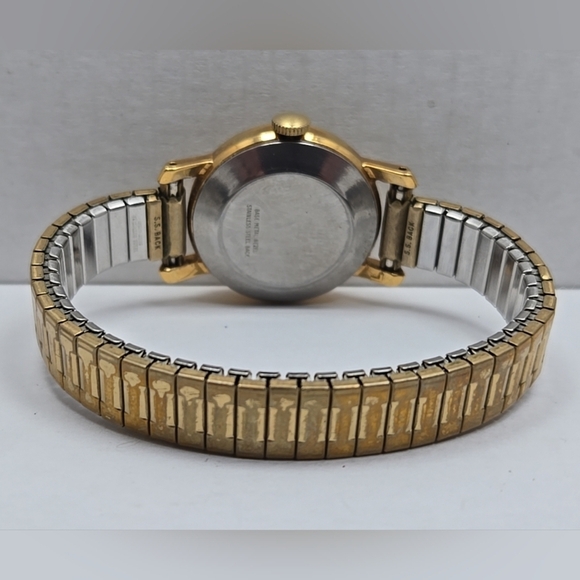 Womens Vintage Timex Petite Watch 25mm Gold Tone Retro Dial Manual Wind Runs - Picture 7 of 11